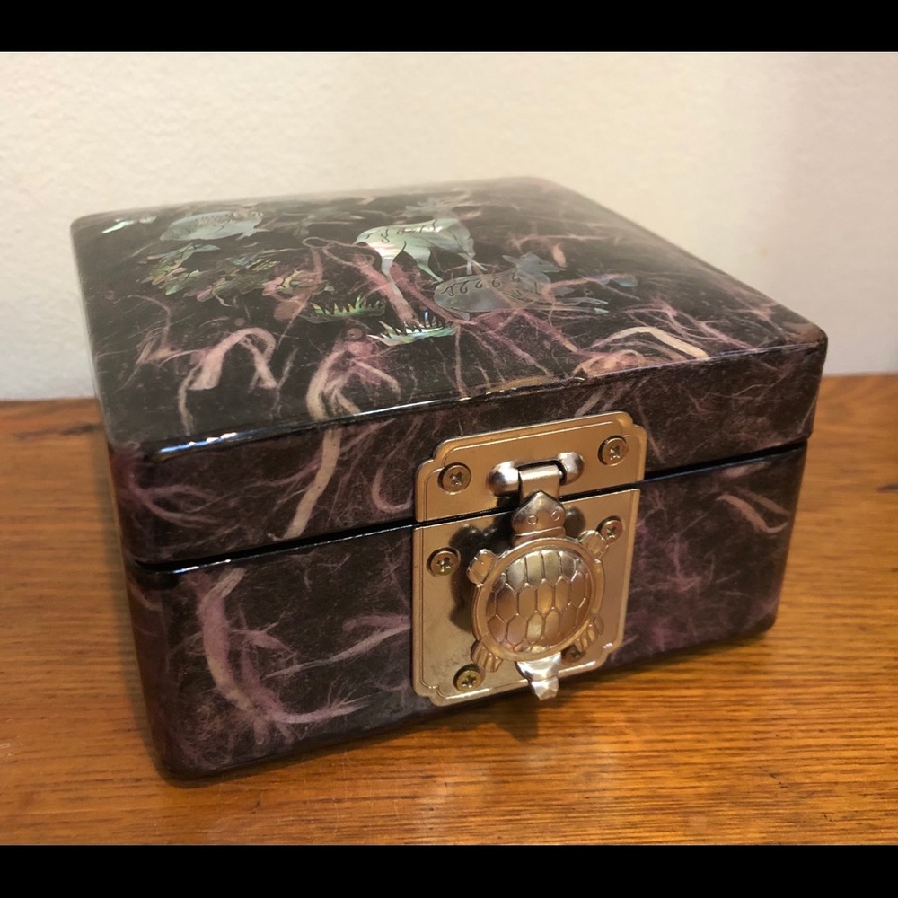 Wood Lacquer & Abalone Jewelry Box  Turtle Clasp